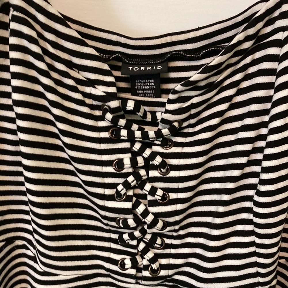 Torrid top - Picture 2 of 3